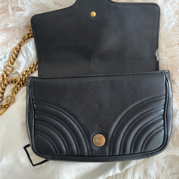 🌟Rare Gucci🌟 Pearl Bag with Gold Chain 
Shoulder/ crossbody / belt bag - Picture 4 of 8